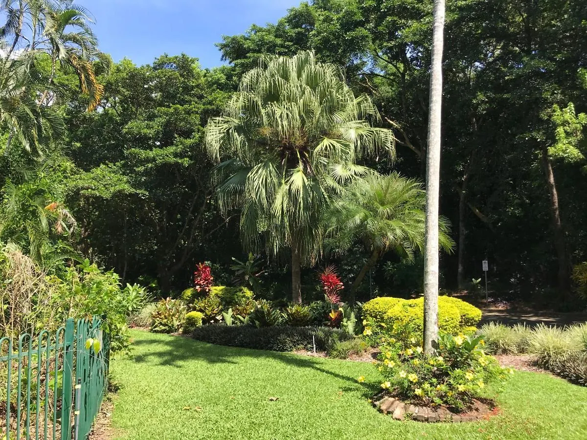Secluded Tropical Apartment Palm Cove