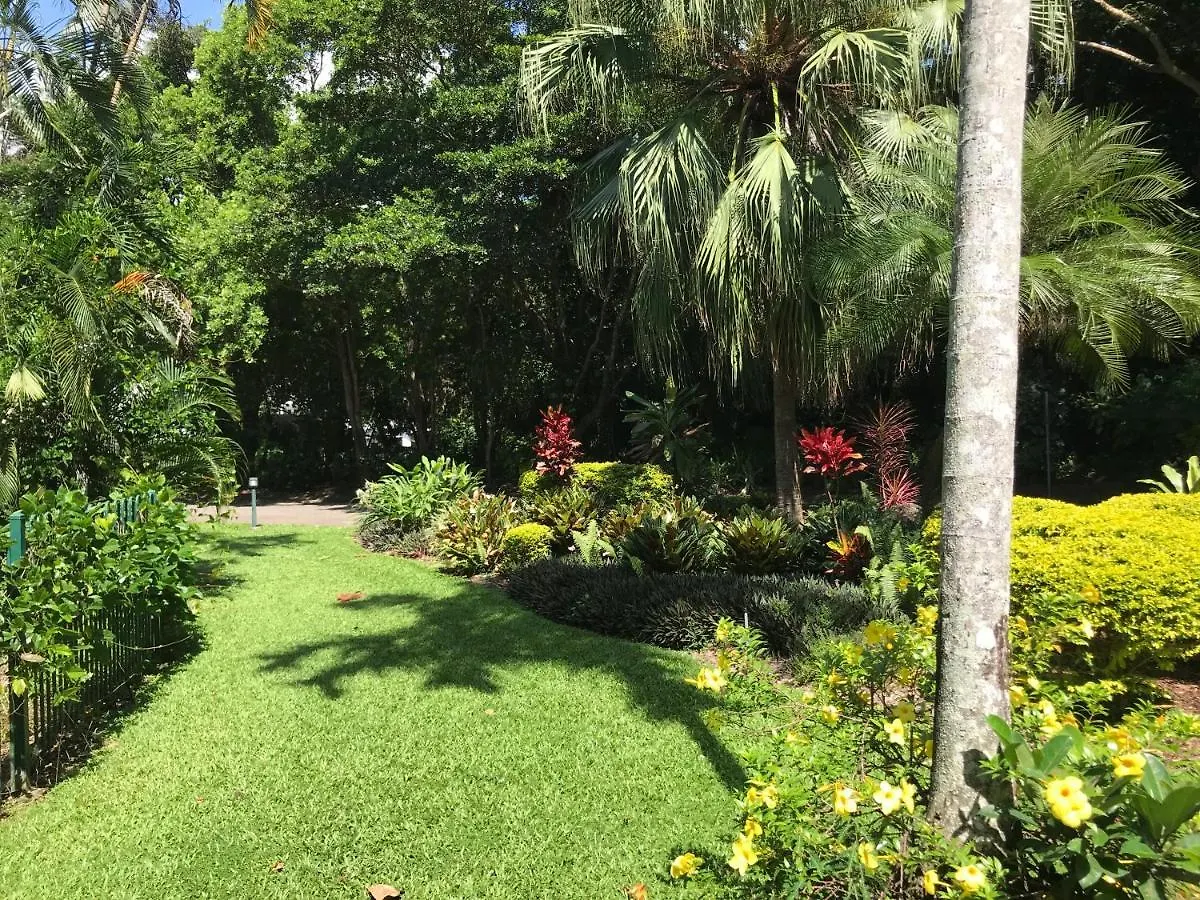 Secluded Tropical Apartment Palm Cove