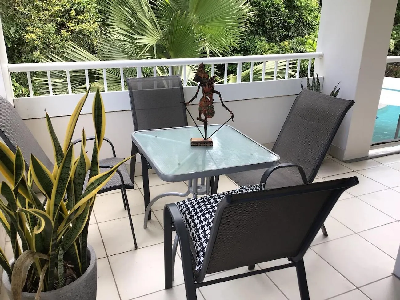 Secluded Tropical Apartment Palm Cove